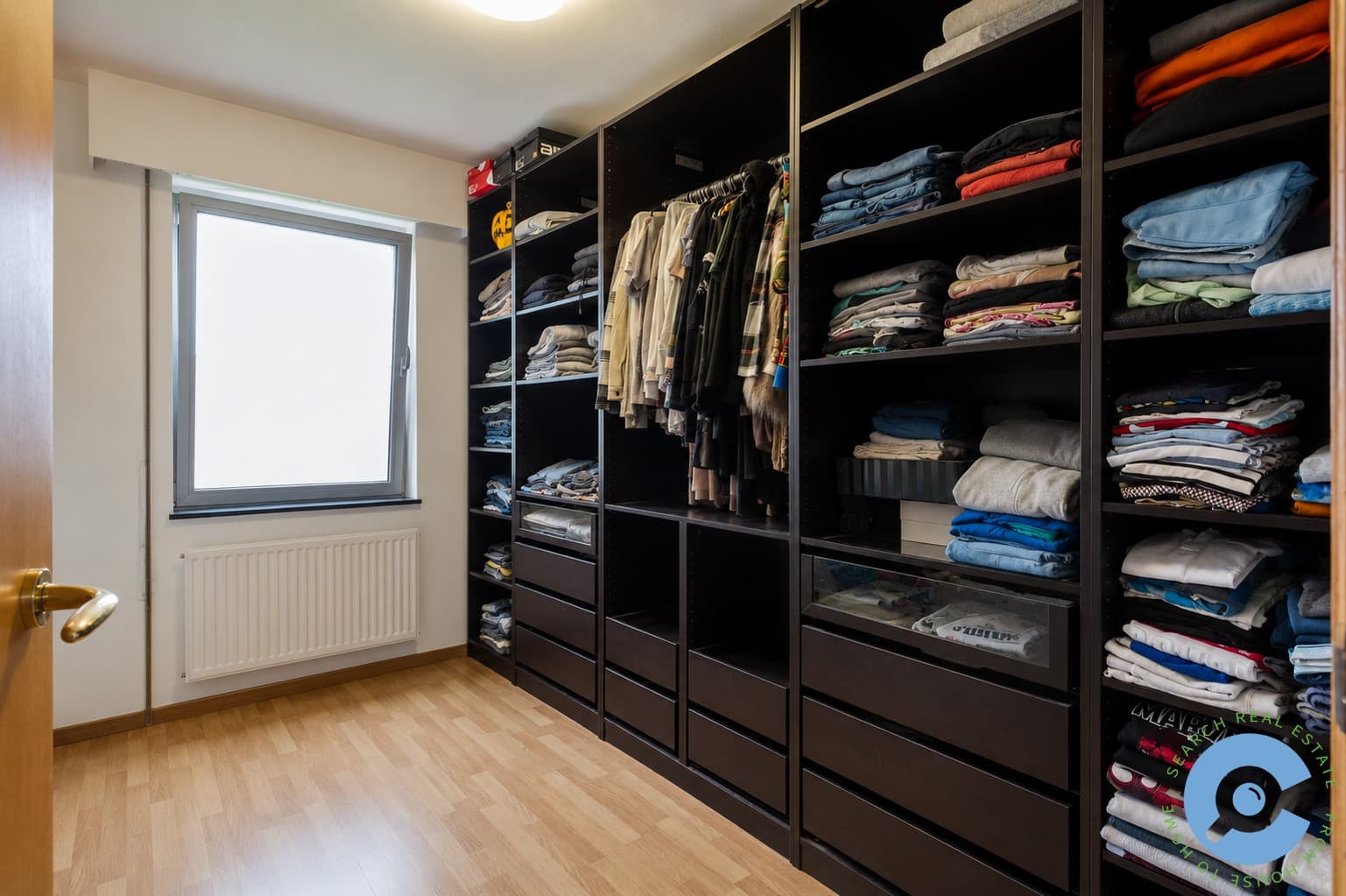 Ruim 3 slaapkamer appartement met terras en garage 9