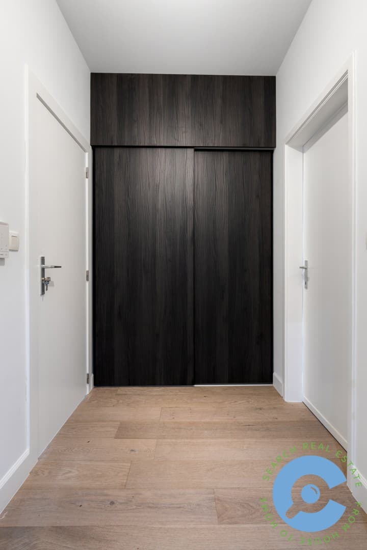Gerenoveerd appartement met twee slaapkamers! 5