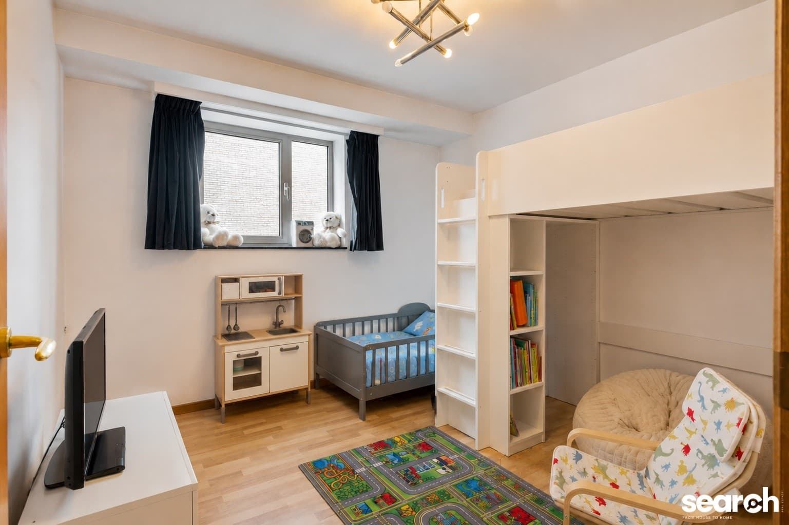 Ruim 3 slaapkamer appartement met terras en garage 11