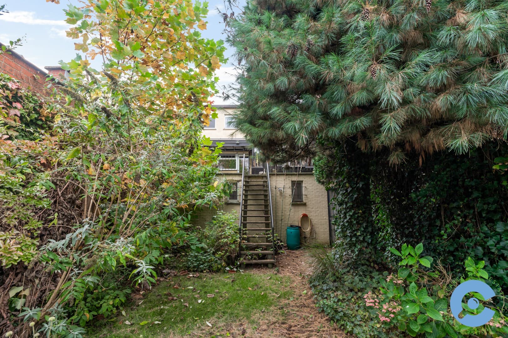 Ruime, te renoveren woning met veel potentieel! 19