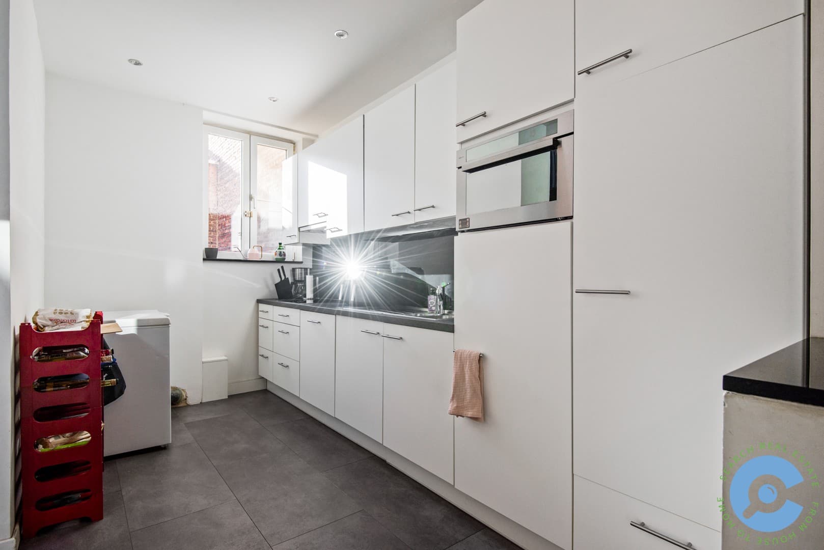 Ruim, op te frissen appartement met 2 slaapkamers! 2