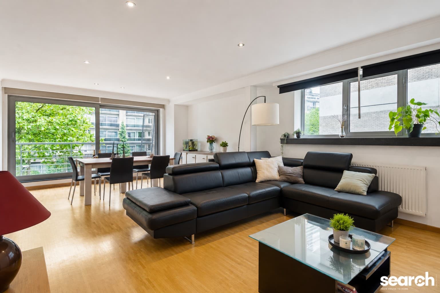 Ruim 3 slaapkamer appartement met terras en garage