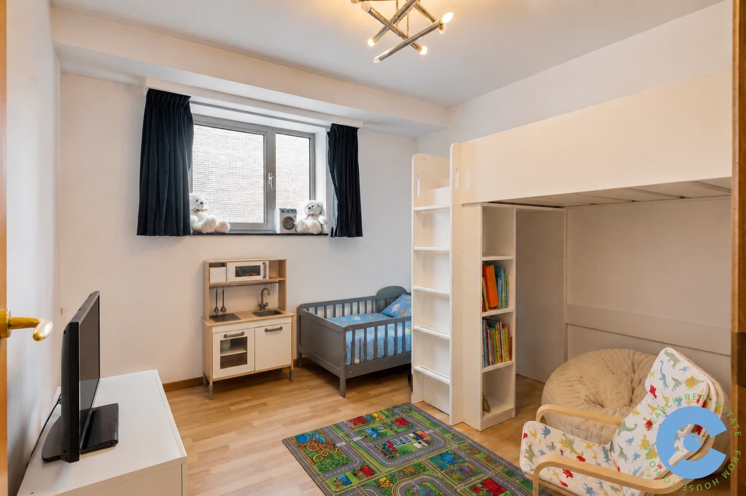 Ruim 3 slaapkamer appartement met terras en garage 10