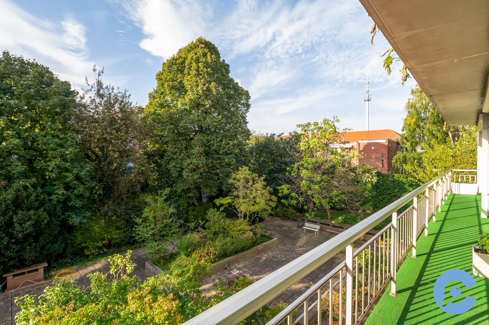 *** VERKOCHT *** 3 slaapkamer appartement met terras in het groen! 9