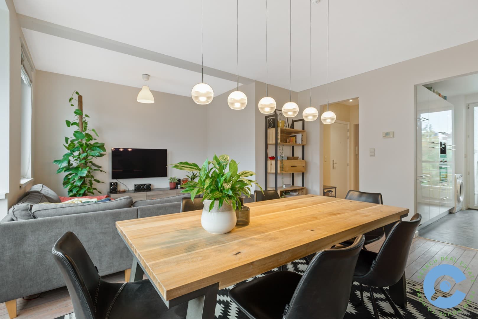 Ruim, instapklaar twee slaapkamerappartement! 4