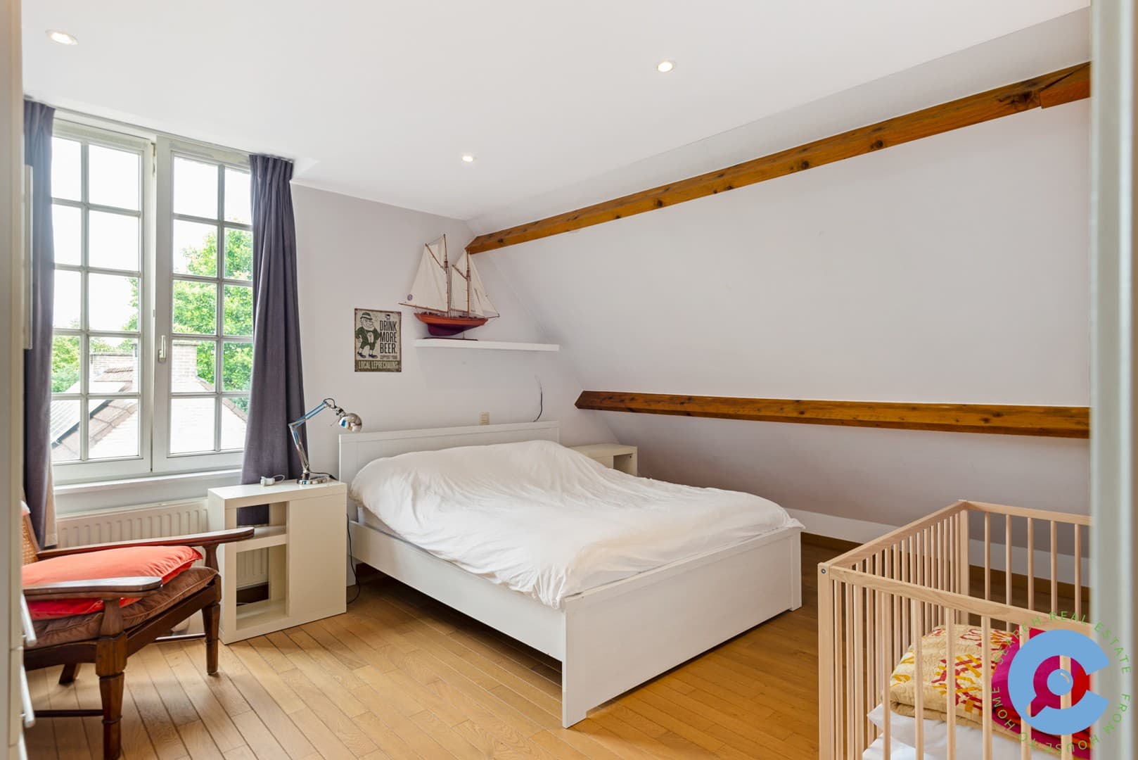 Ruime energiezuinige villa in residentiële buurt 17