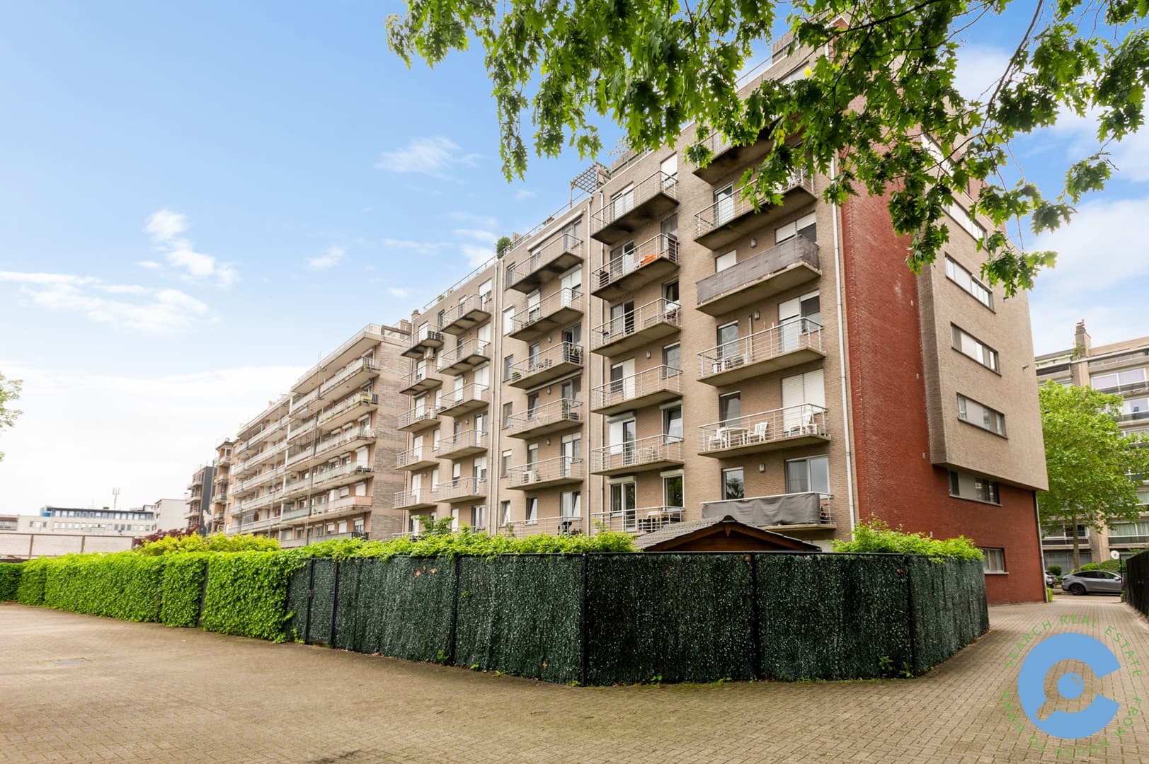 Ruim 3 slaapkamer appartement met terras en garage 14