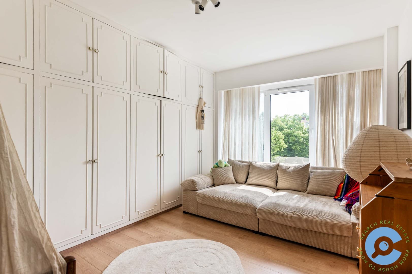 Ruim appartement met terras, tuin en parking 11