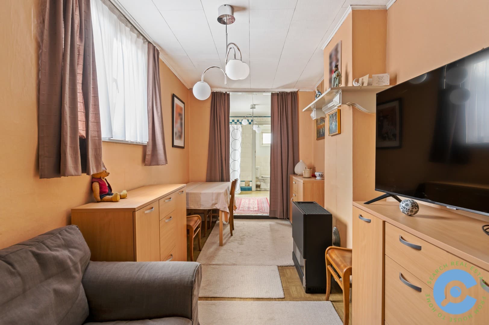 Ruime te renoveren woning met zonnige tuin 9