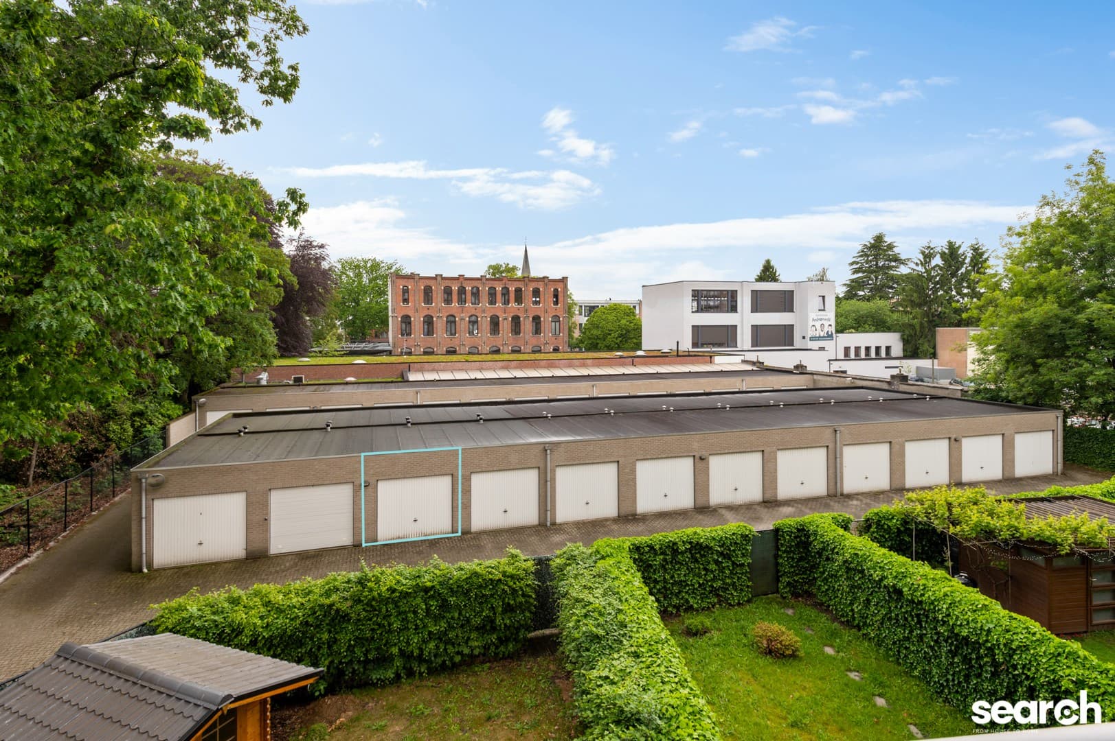 Ruim 3 slaapkamer appartement met terras en garage 13
