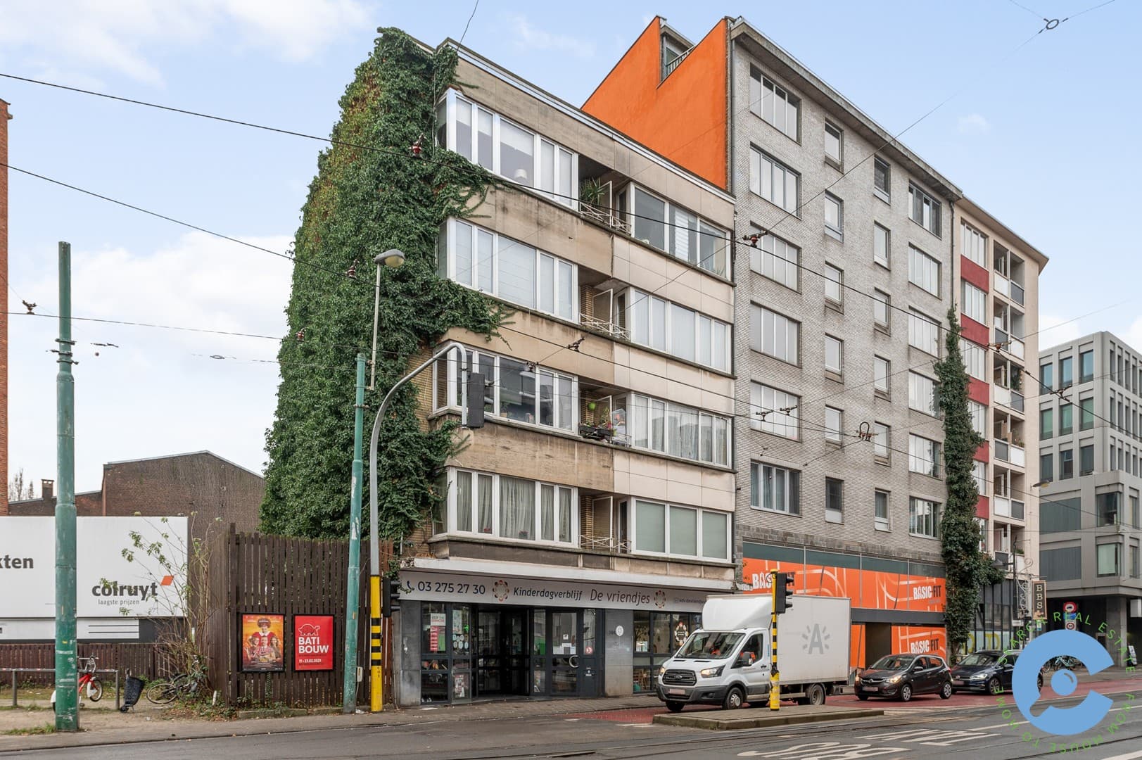 Ruim, te renoveren appartement met 3 slaapkamers