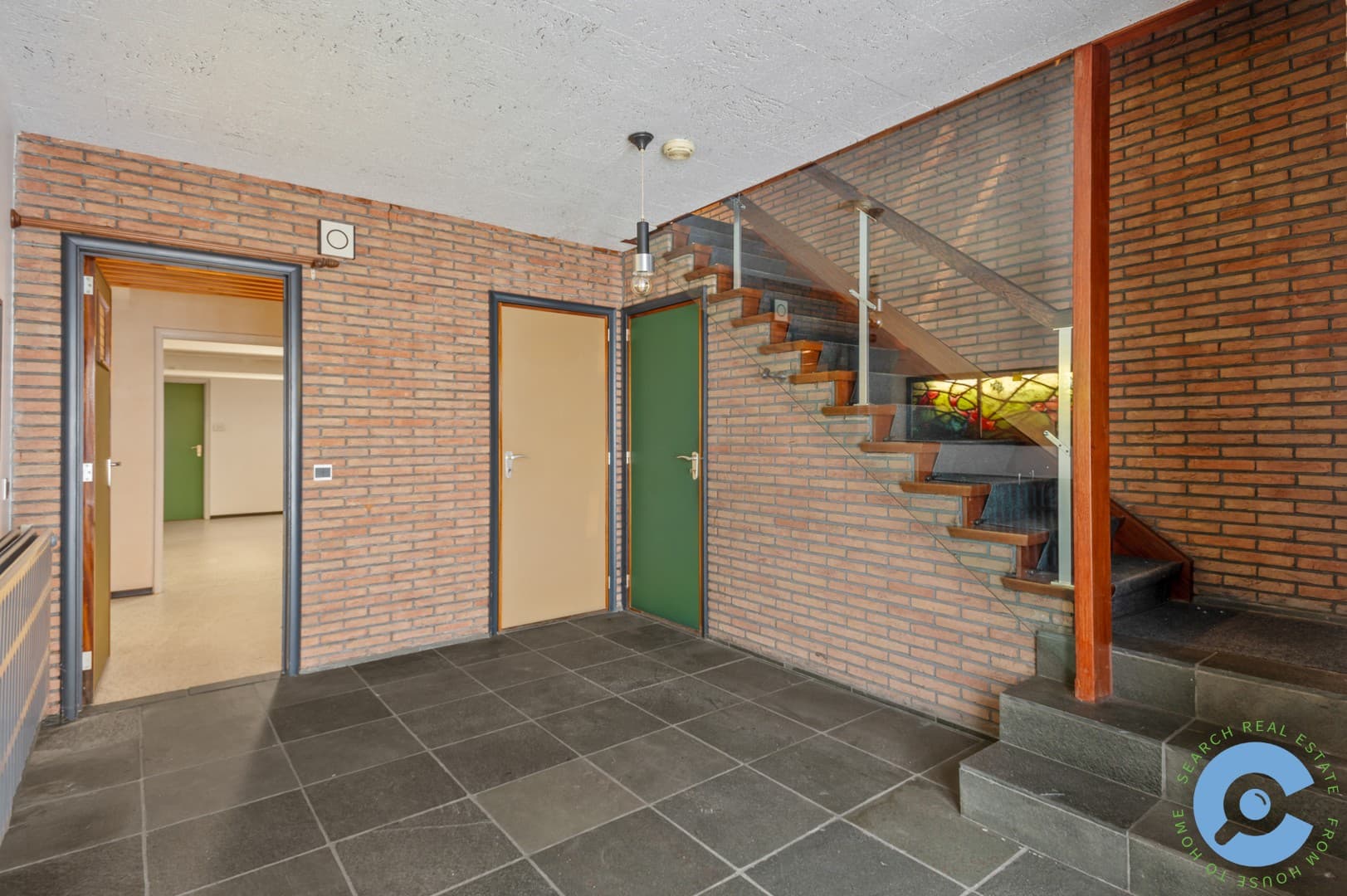 Ruime, te renoveren woning met veel potentieel! 4