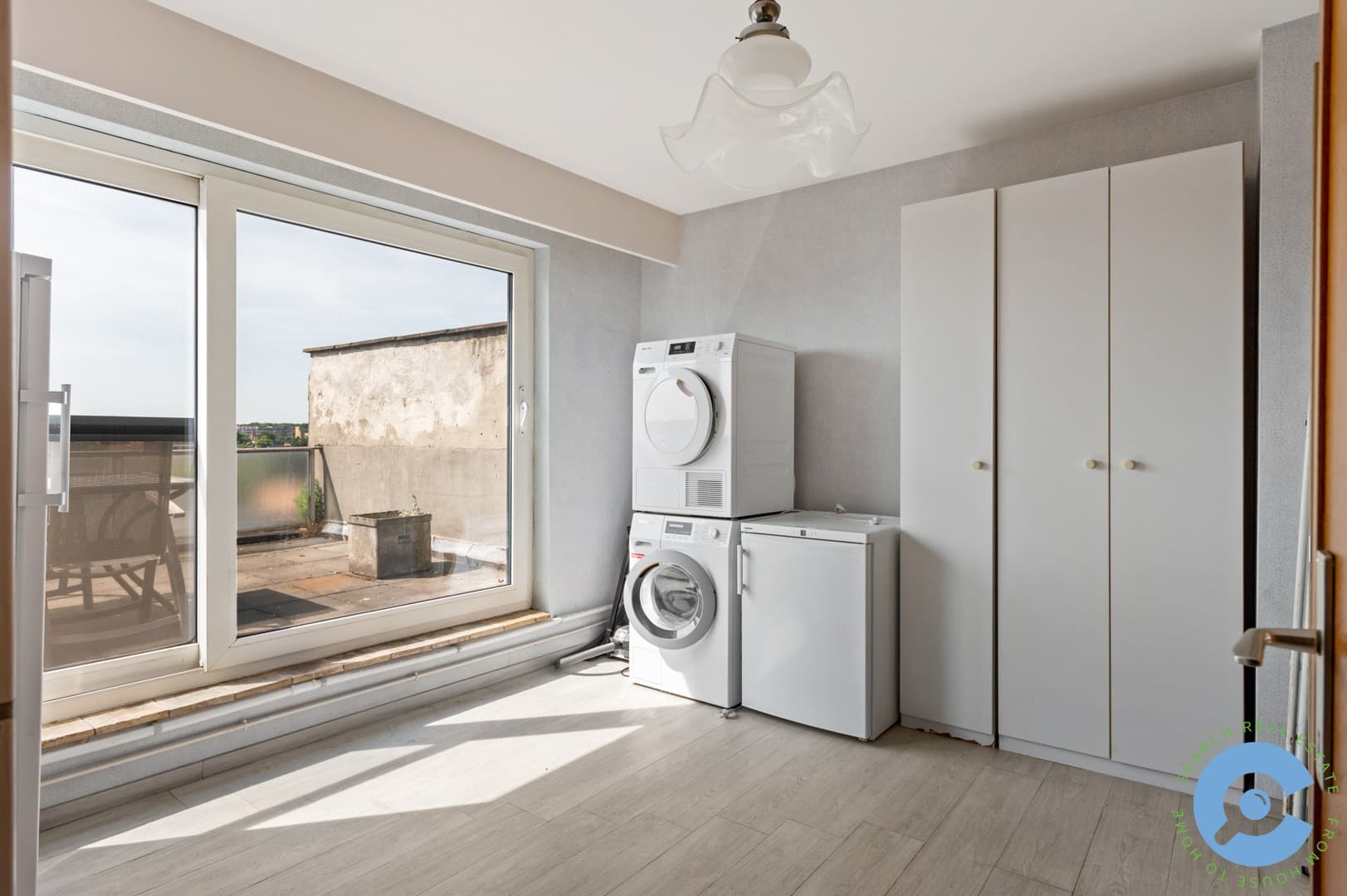 Zonnige penthouse met 2 ruime terrassen en garage! 12