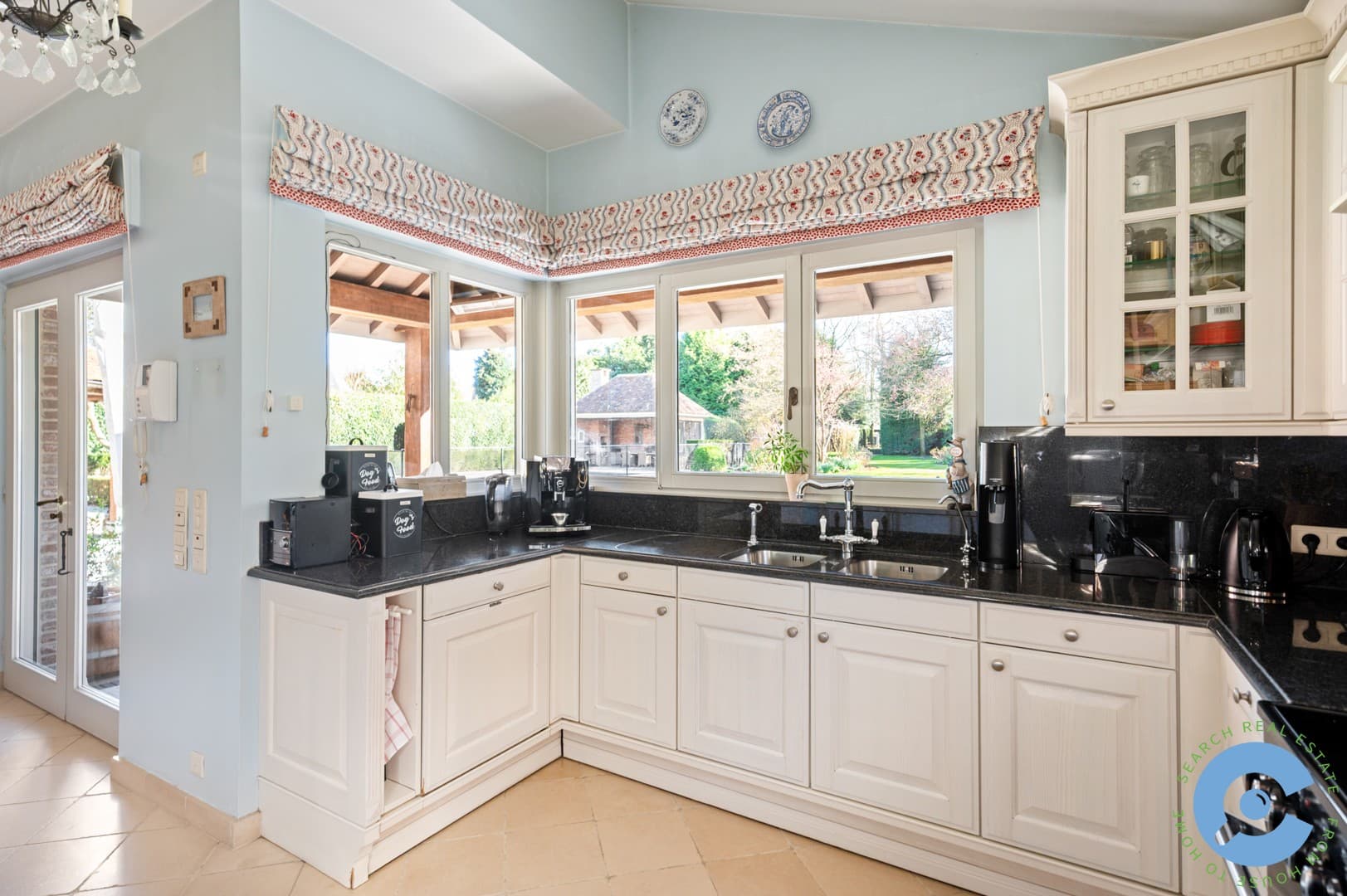 Exclusieve villa met parktuin en zwembad 16