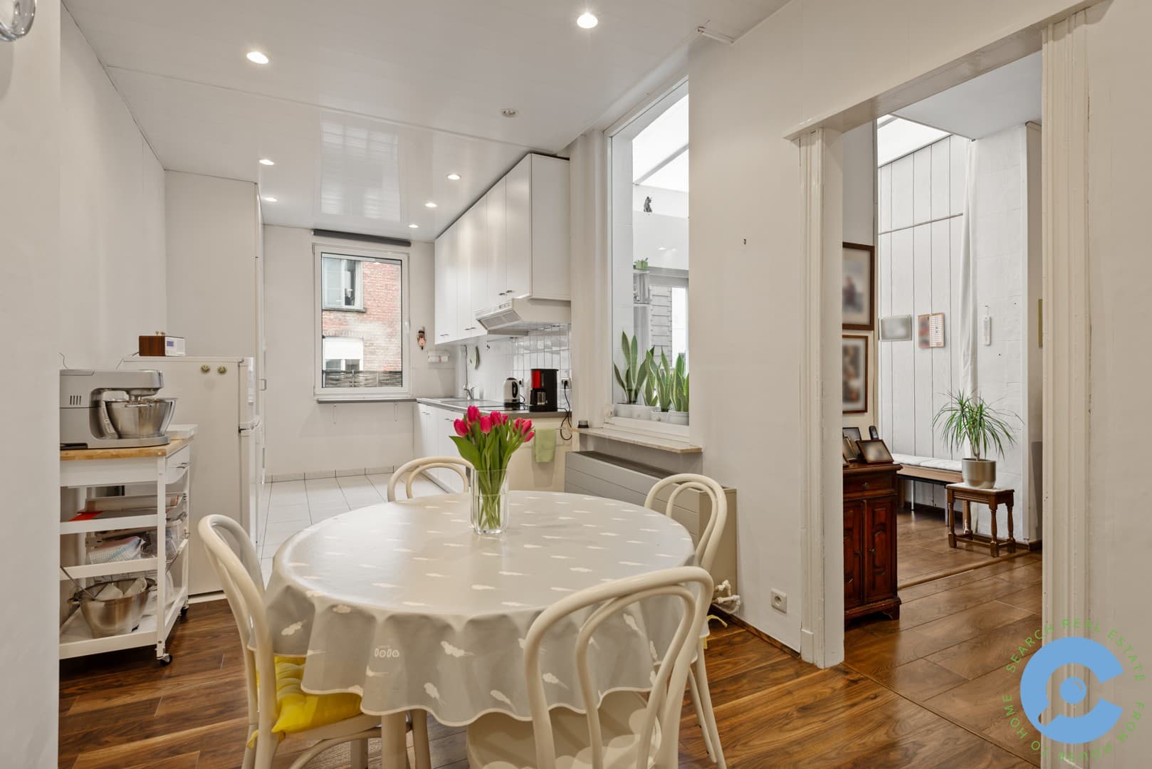 *** VERKOCHT *** Ruime, op te frissen, woning met 4 slaapkamers! 15