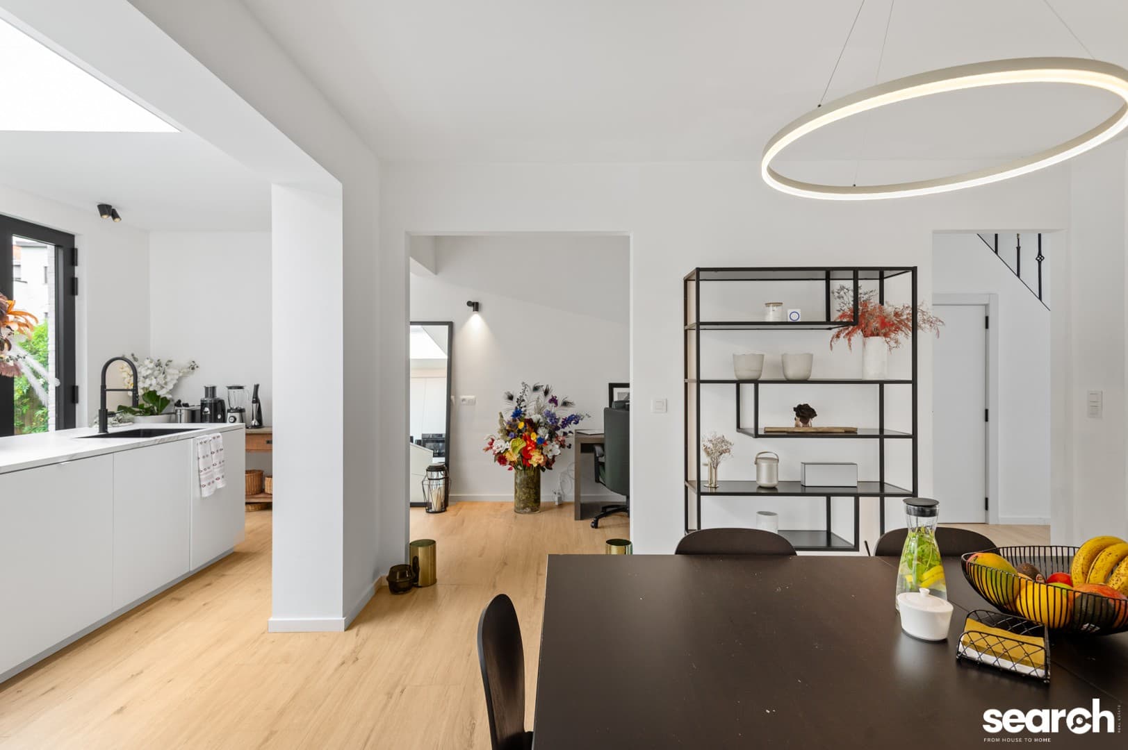 Lichtrijke woning met garage en tuin! 3