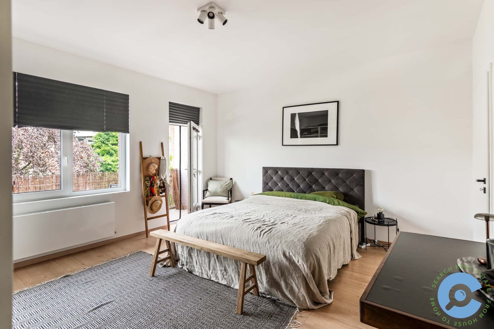 Ruim appartement met terras, tuin en parking 12