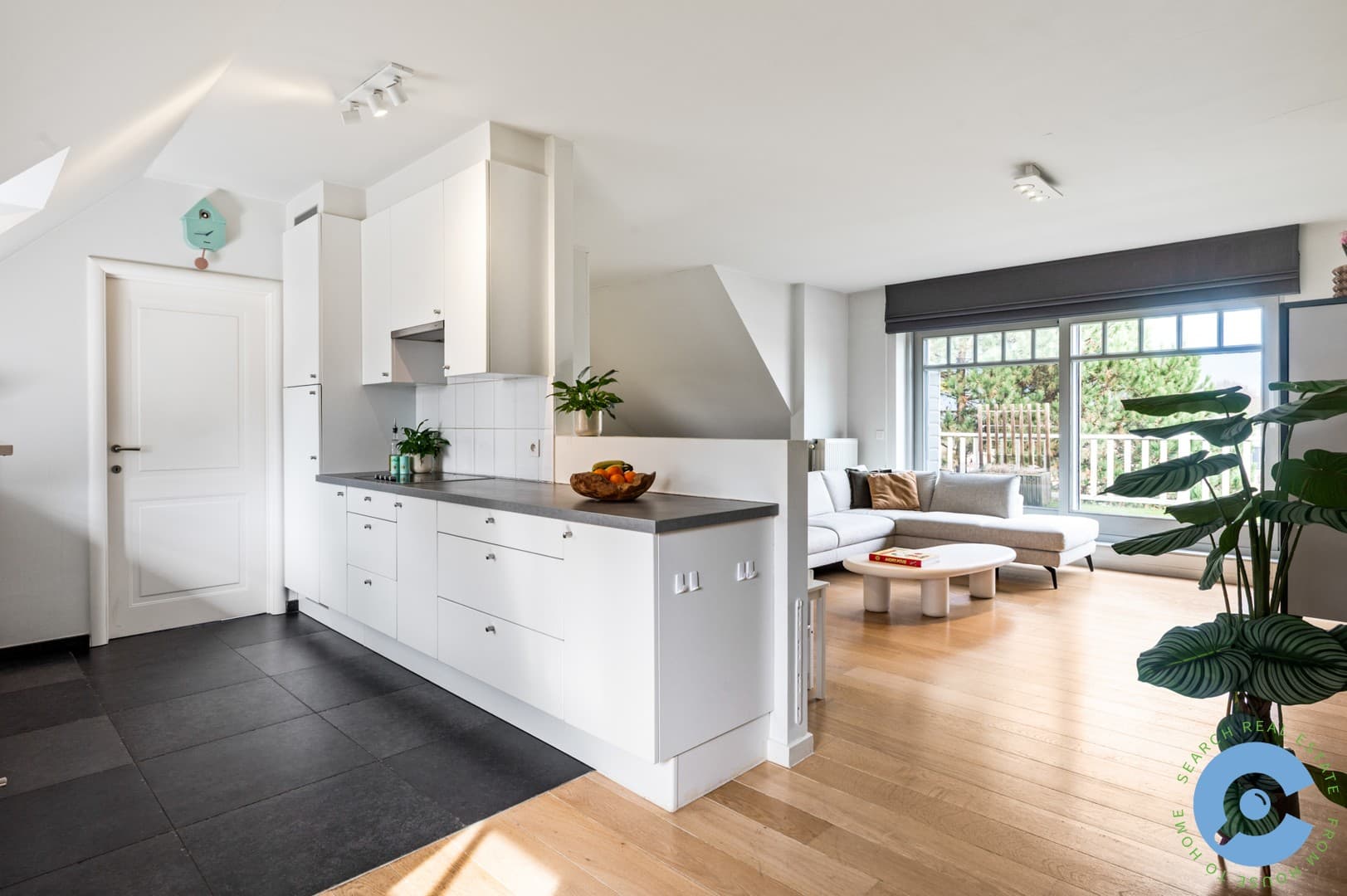 Ruim dakappartement met terras en autostaanplaats 4