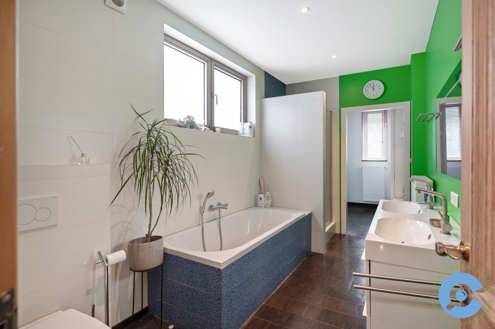 Zeer ruim en instapklaar herenhuis met tuin! 18