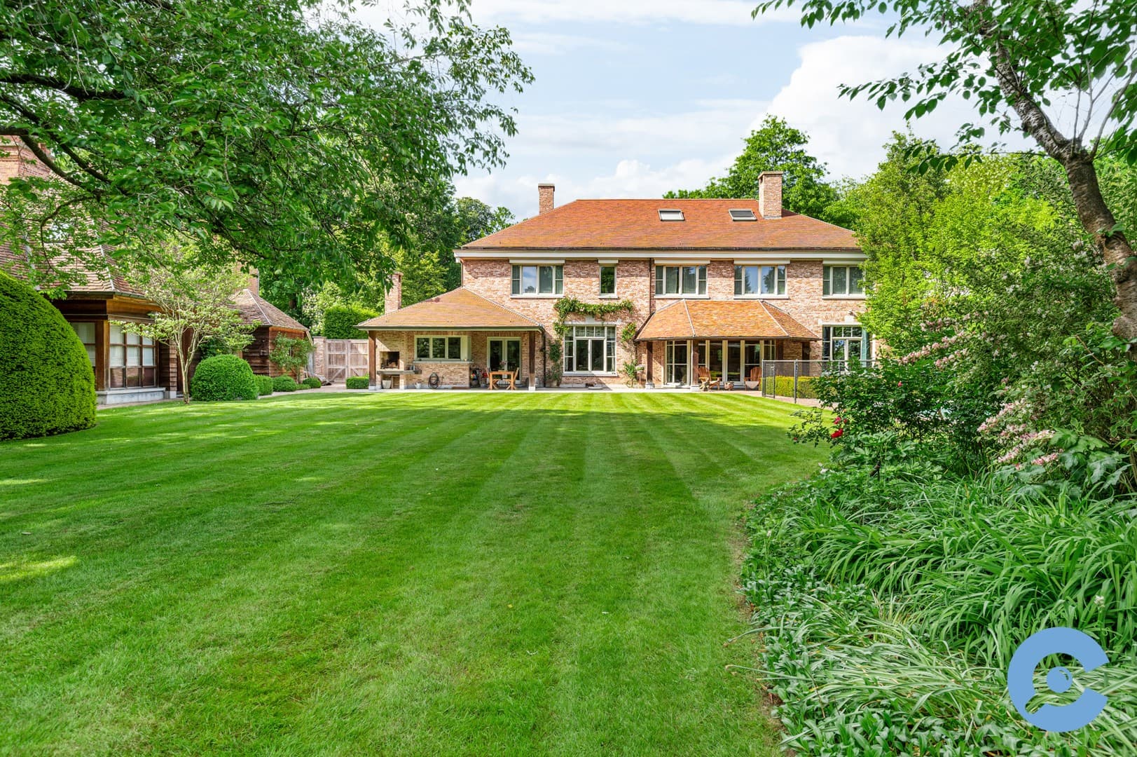 Exclusieve villa met parktuin en zwembad 2