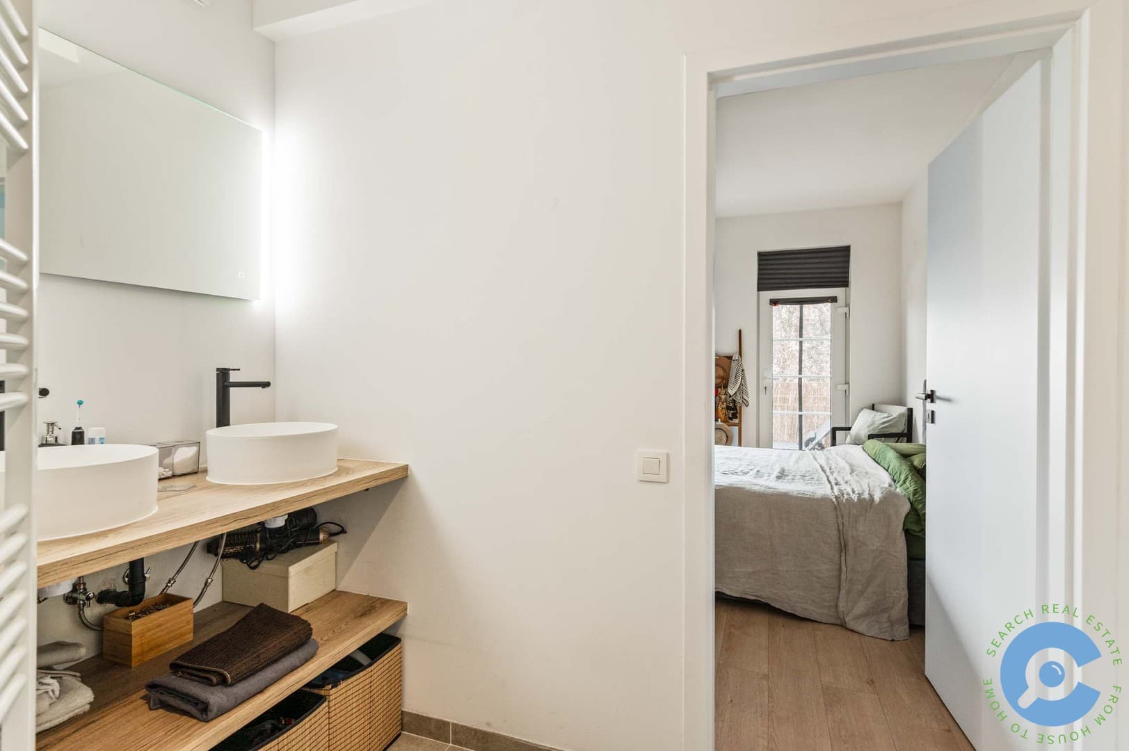 Ruim appartement met terras, tuin en parking 14
