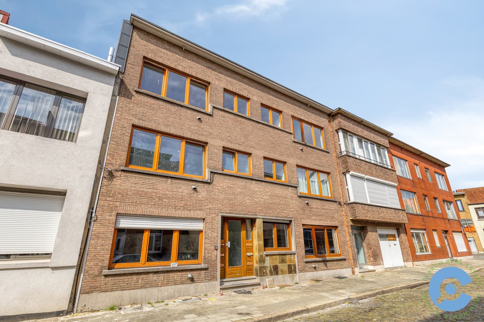 Gerenoveerd appartement met twee slaapkamers! 12
