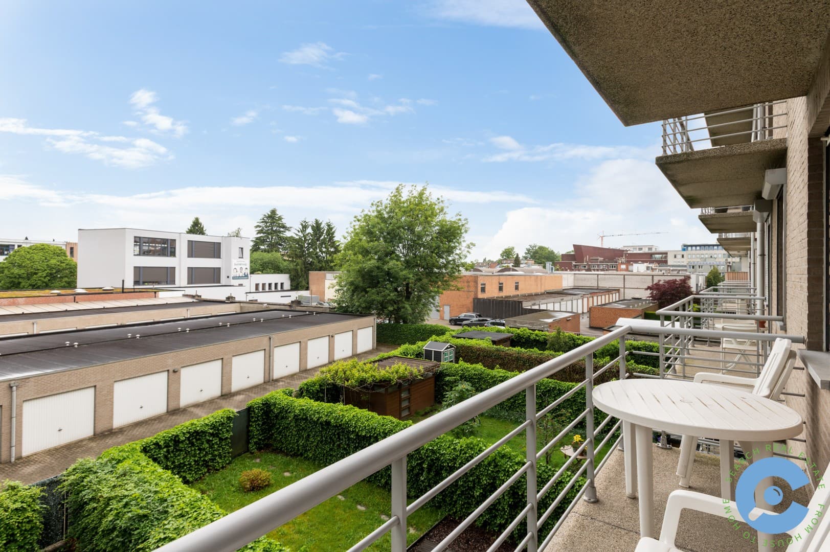 Ruim 3 slaapkamer appartement met terras en garage 8